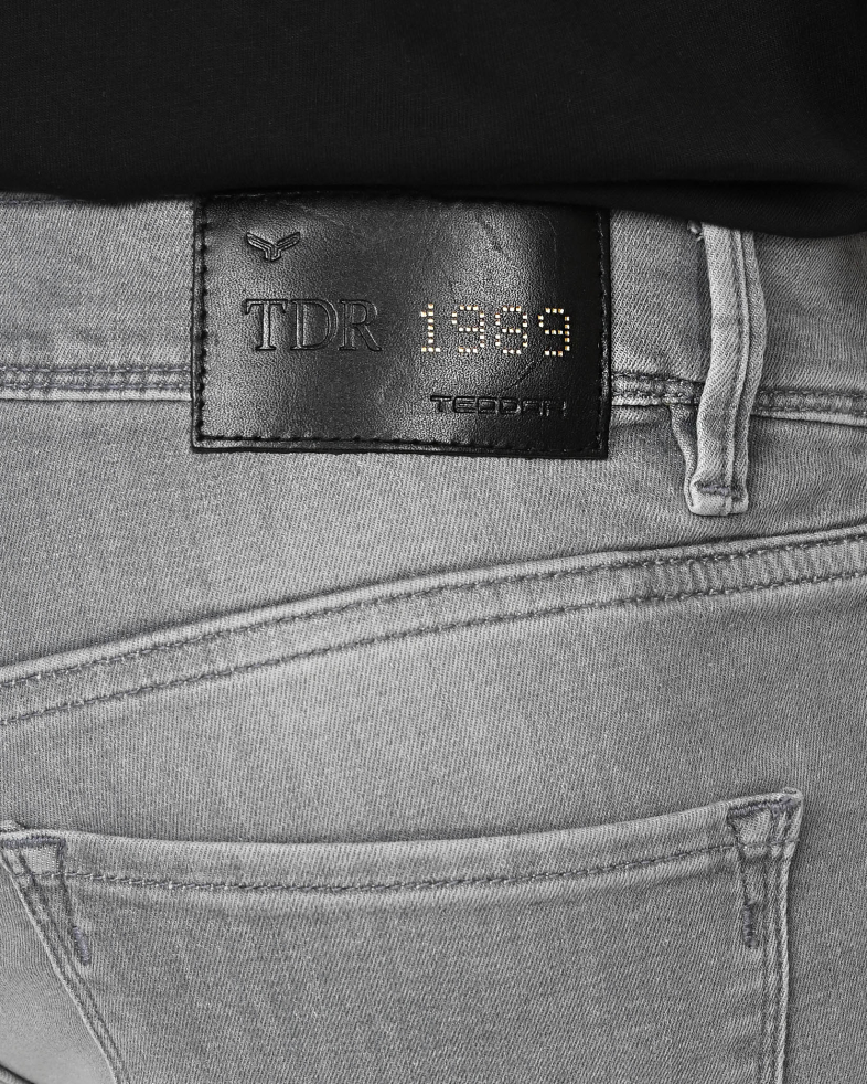 PANTALONI SCURTI GRI CU LOGO METAL 230115121305-6 04
