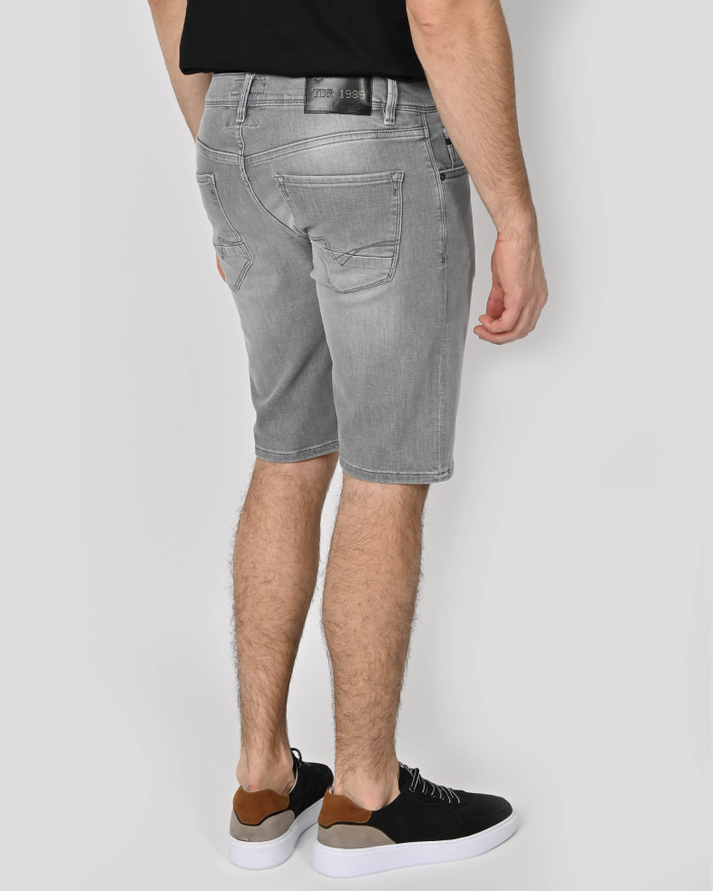 PANTALONI SCURTI GRI CU LOGO METAL 230115121305-6 07