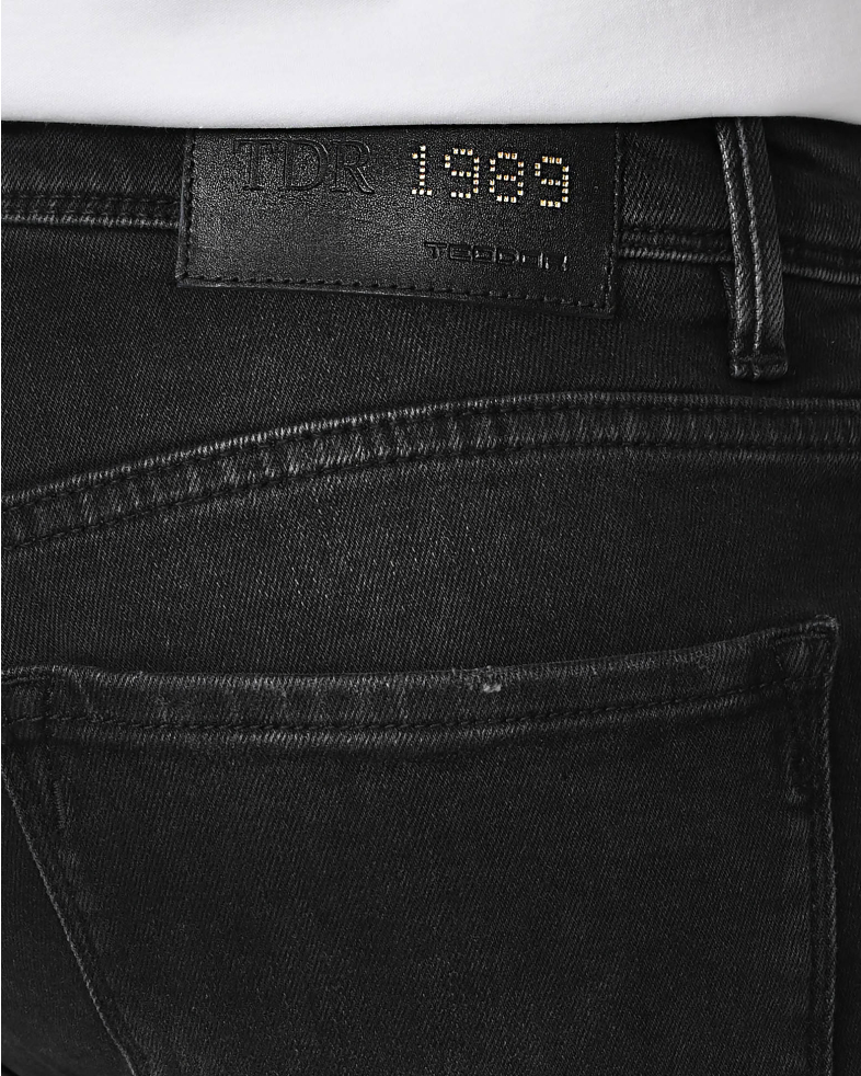 PANTALONI SCURTI NEGRI CU LOGO METAL 230115121305-7 04