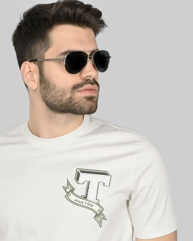 ТЕНИСКА ОТ PREMIUM ПАМУК С ЕФЕКТЕН РЕЛЕФЕН ЛОГО ПРИНТ В ЦВЯТ ЕКРЮ 250110131840-1 04