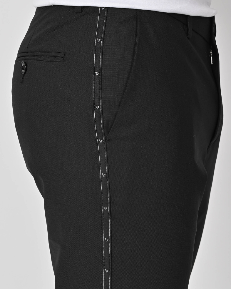 PANTALONI SLIM NEGRI 240113088560-1 04