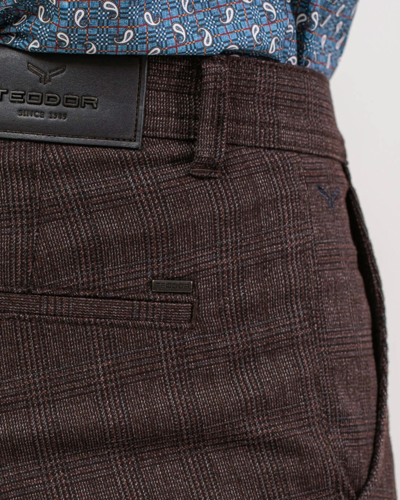 PANTALON CU CAROURI SI EFECTE CULOAREA BORDO 200213088262-1 02